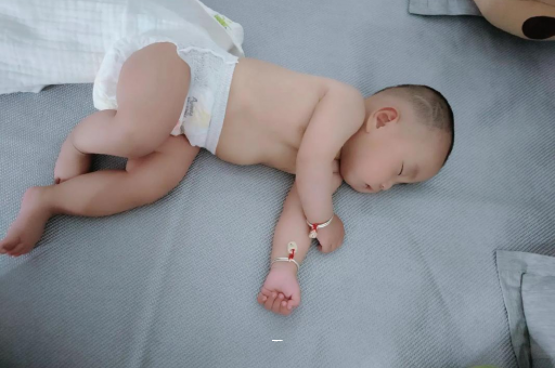 黄石宝宝夏天要穿袜子吗